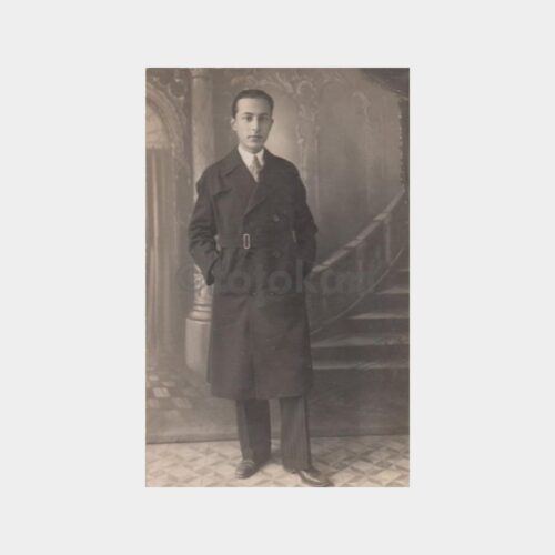 1931 Stüdyo - Pardesü Giyimli Genç Fotoğraf