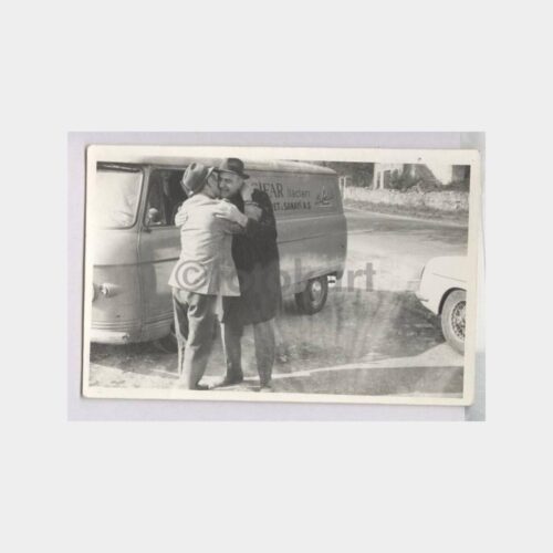 Sifar İlaçları Arabası Önünde Fotoğraf