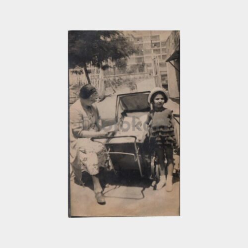 1940 Çocuk Arabası Konulu Fotoğraf