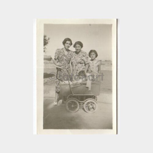 1949 Çocuk Arabası Konulu Fotoğraf