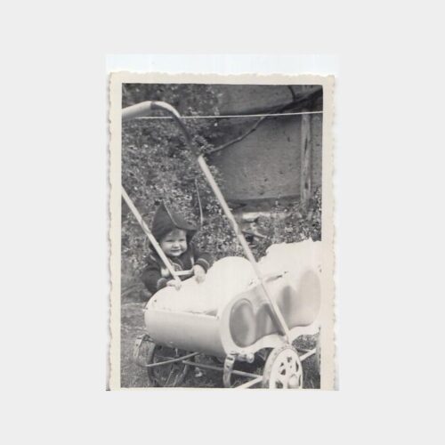 1946 Çocuk Arabası Konulu Fotoğraf