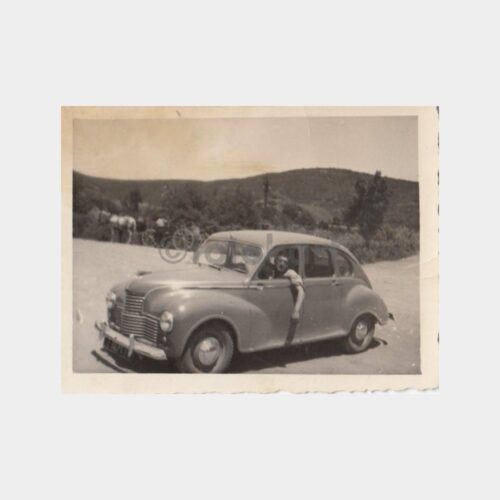 1950 İstanbul Plakalı Eski Otomobil Konulu Fotoğraf