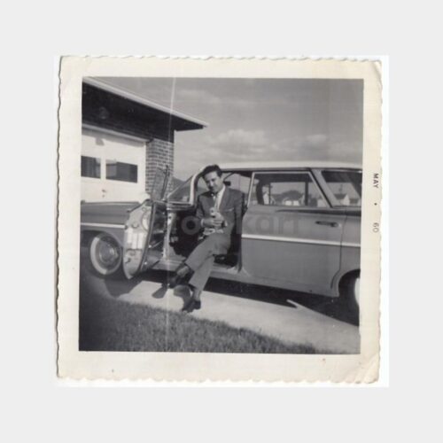 Eski Model Otomobil Konulu Fotoğraf