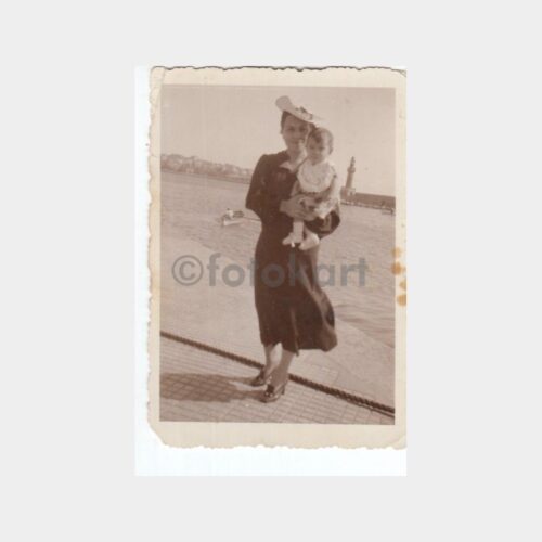 1950 Haydarpaşa Şapkalı Anne Konulu Fotoğraf