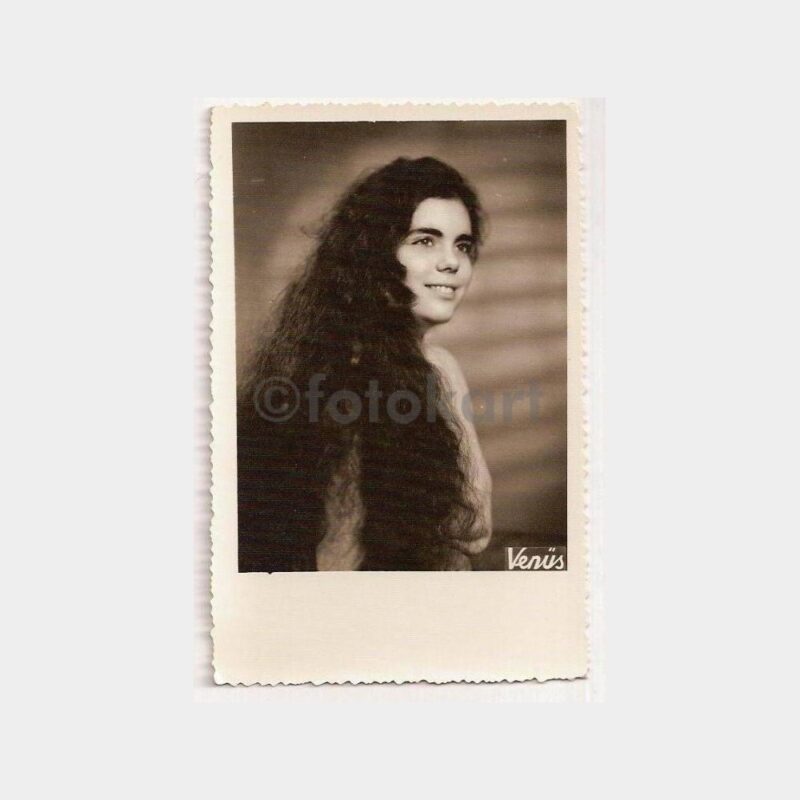Foto Venüs - Uzun Saçlı Genç Kız İlginç Fotoğraf