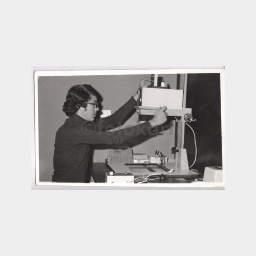 1970 Agrandizör Cihazı Kullanan Bay Fotoğraf