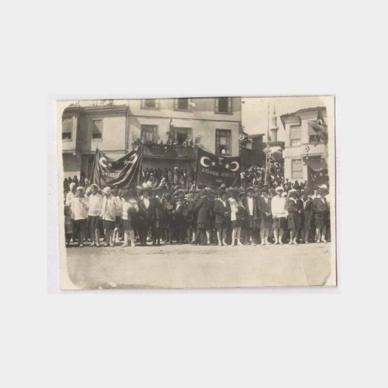 1930 Bayram ve Kız Öğrencileri Görünüş Fotoğraf