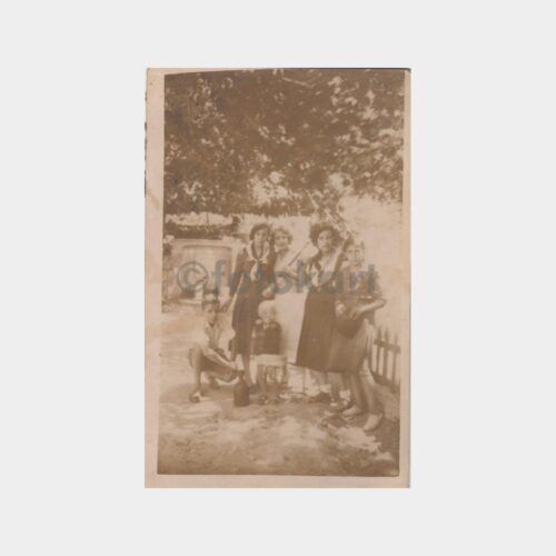 1935 Çeşme Başında Genç Kızlar Fotoğraf