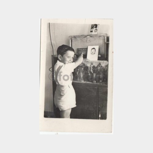 Çocuk ve Radyo Konulu Fotoğraf