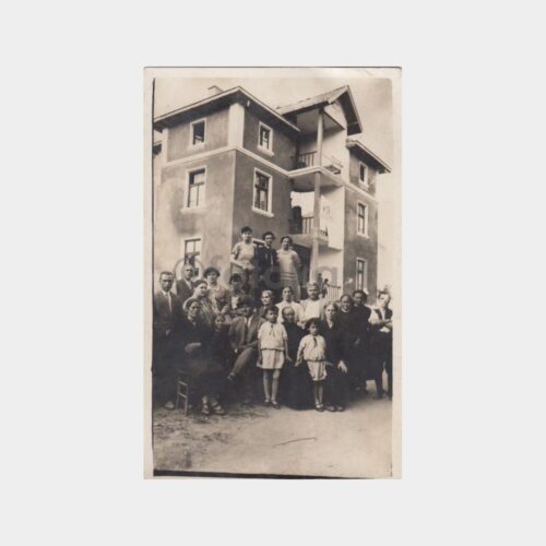 1928 Ev Önünde Hane Halkı Grup Fotoğraf