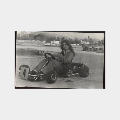 Go Kart ve Genç Kız Görünüş Fotoğraf