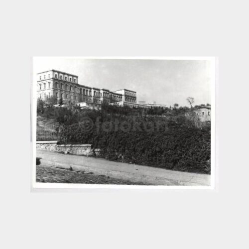 1970 İstanbul Taşkışla Binası Görünüş Fotoğraf