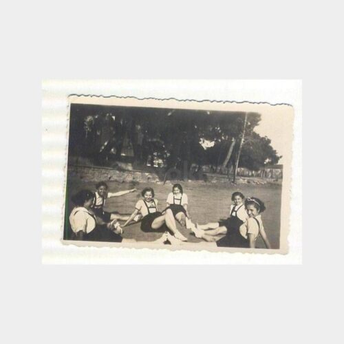 1935 Kız Öğrenciler Dinlenmede Fotoğraf