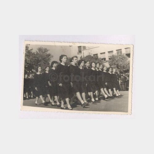 1950 Kız Öğrenciler Tören Yürüyüşü Fotoğraf