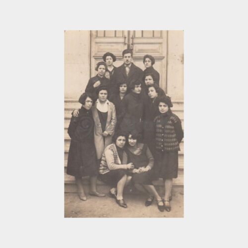 1930 Kız Öğrenciler Konulu Fotoğraf