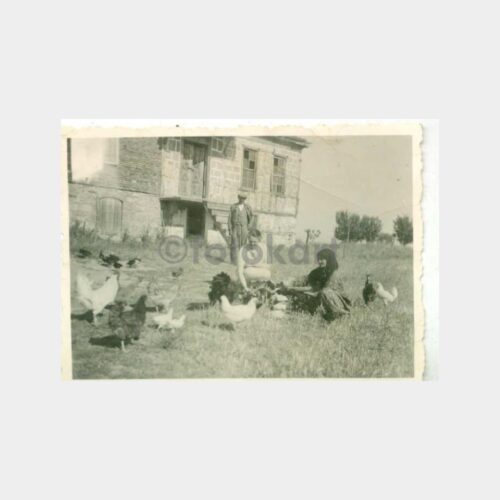1949 Köy Evi Önü Yaşam Konulu Fotoğraf
