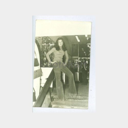 1973 Mağaza Açılışında Genç Kız Fotoğraf