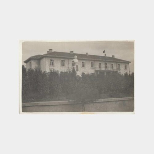 1949 Okul ve Ata Büstü Görünüş Fotoğraf