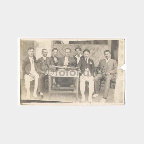 1930 Şapkalı Bir Grup Görünüş Fotoğrafı