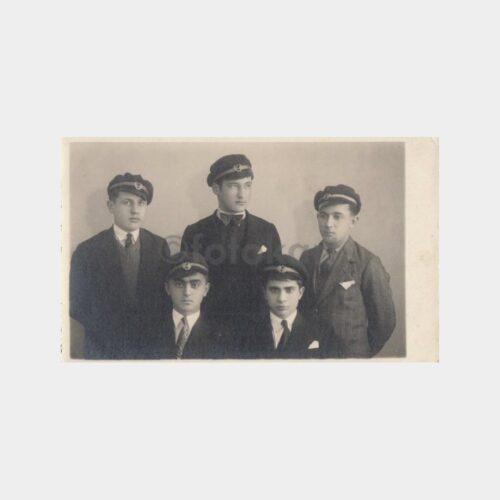 1935 Şapkalı Erkek Öğrenciler Fotoğraf