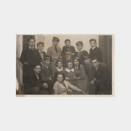1935 Şapkalı Kız Erkek Karışık Öğrenci Fotoğraf