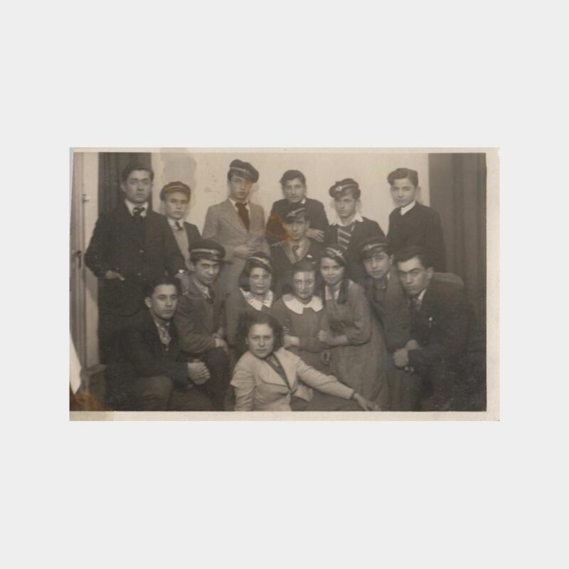 1935 Şapkalı Kız Erkek Karışık Öğrenci Fotoğraf