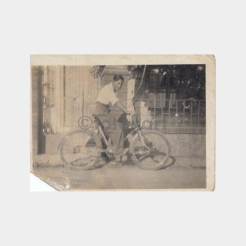 1940 Bisikletli Çocuk Konulu Fotoğraf