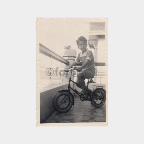 1950 Bisikletli Çocuk Fotoğrafı