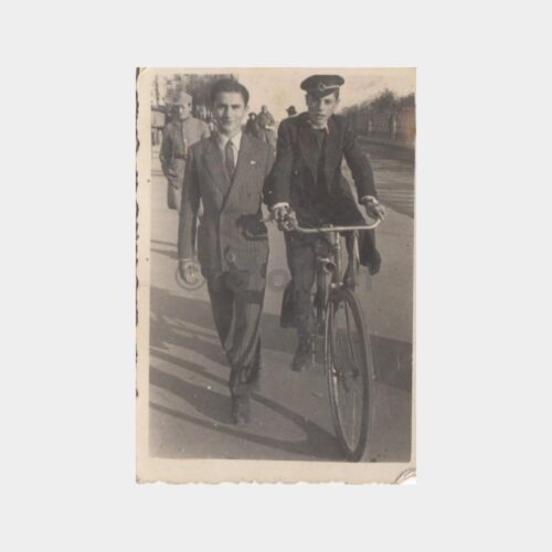 1940 Bisikletli Genç Konulu Fotoğraf