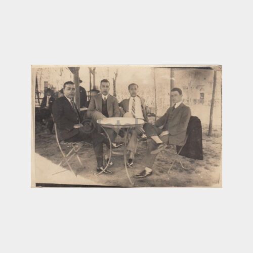 1928 Çay Bahçesi Gençler Konulu Fotoğraf
