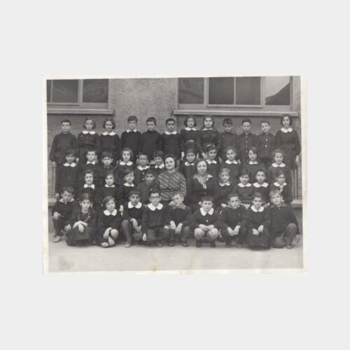 1960 İlkokul Öğrencileri Grubu Konulu Fotoğraf