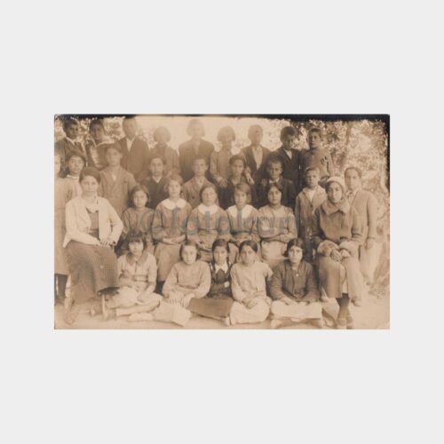 1933 İlkokul Öğrenci Grubu Konulu Fotoğrafı