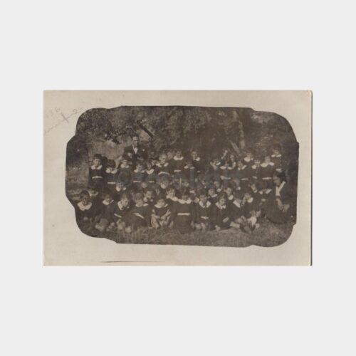 1935 İlkokul Öğrenci Grubu Konulu Fotoğraf