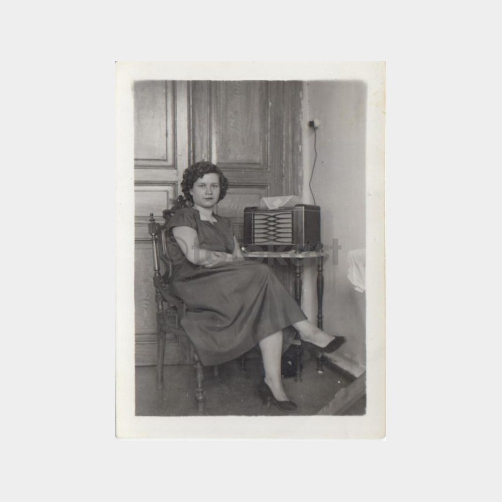 1931 Kadın ve Radyo Konulu Fotoğraf