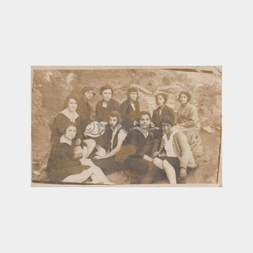 1931 Kız Öğrenciler Piknik Mesire Konulu Fotoğraf