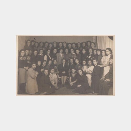 1943 Kız Okul Sınıfı Grup Konulu Fotoğraf
