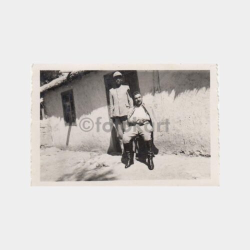 1947 Van - Evin Önünde Asker Konulu Fotoğraf