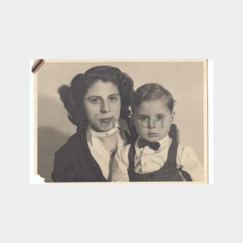 1950 Anne ve Oğlu Konulu Fotoğraf