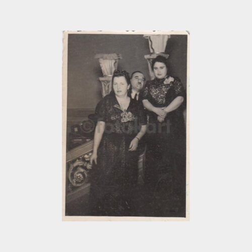 1940 Balo Giysili Şık Hanımlar Konulu Fotoğraf