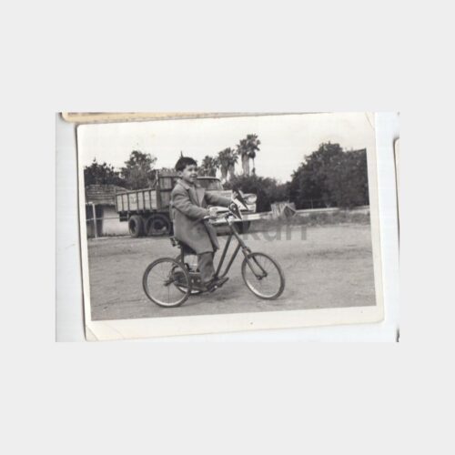 1950 Bisikletli Çocuk Konulu Fotoğraf
