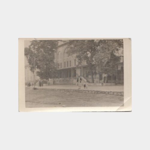 1940 İstanbul Cami Bahçesinde Görünüş Fotoğraf