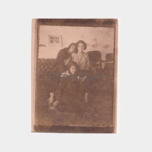 1930 Genç Kızlar Ev Yaşamı Konulu Fotoğraf