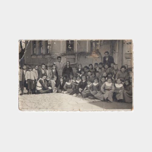 1930 İlkokul Öğrenci Grubu Konulu Fotoğraf