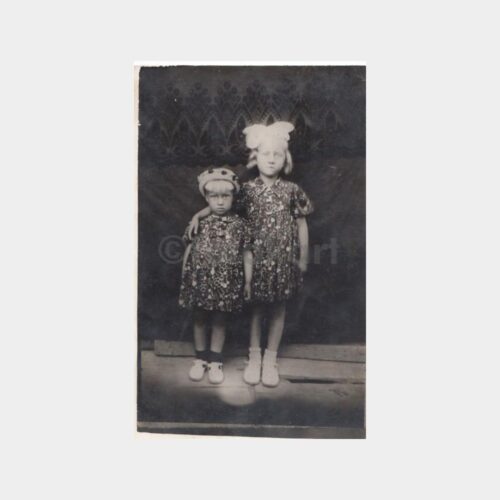 1941 Kardeşler Aynı Giyim Konulu Fotoğraf