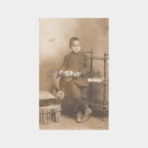 1923 Kitap Okuyan Çocuk Konulu Fotoğraf