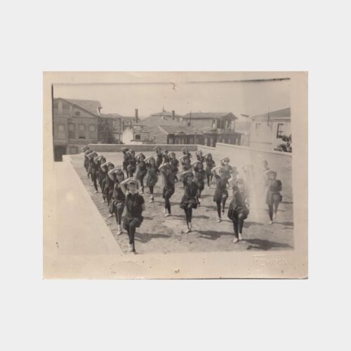 1935 Foto Femina - Kız Öğrenciler Beden Dersi Fotoğrafı