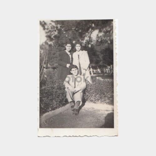 1944 Manisa Foto Özbay - Parkta Gençler Fotoğraf