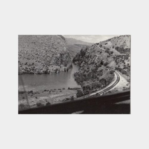 Nehir Kenarı Demiryolu Konulu Fotoğraf