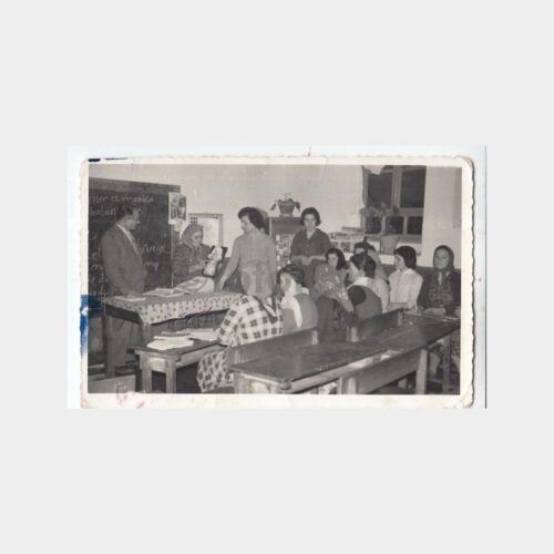 1963 Büyüklere Okuma Yazma Kursu Konulu Fotoğraf