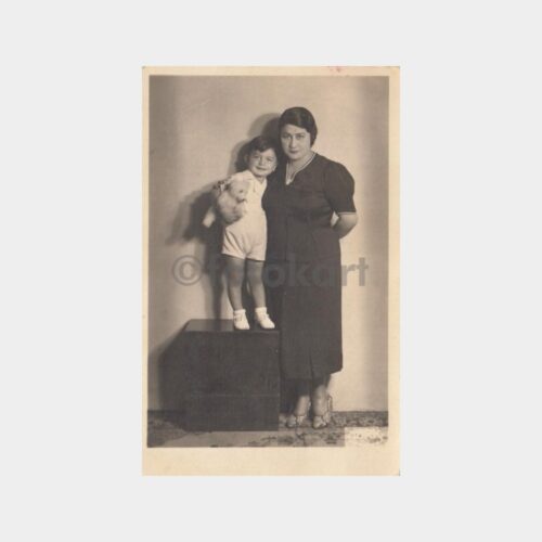 Türk Fotoğraf Evi - Oyuncaklı Çocuk Konulu Fotoğraf